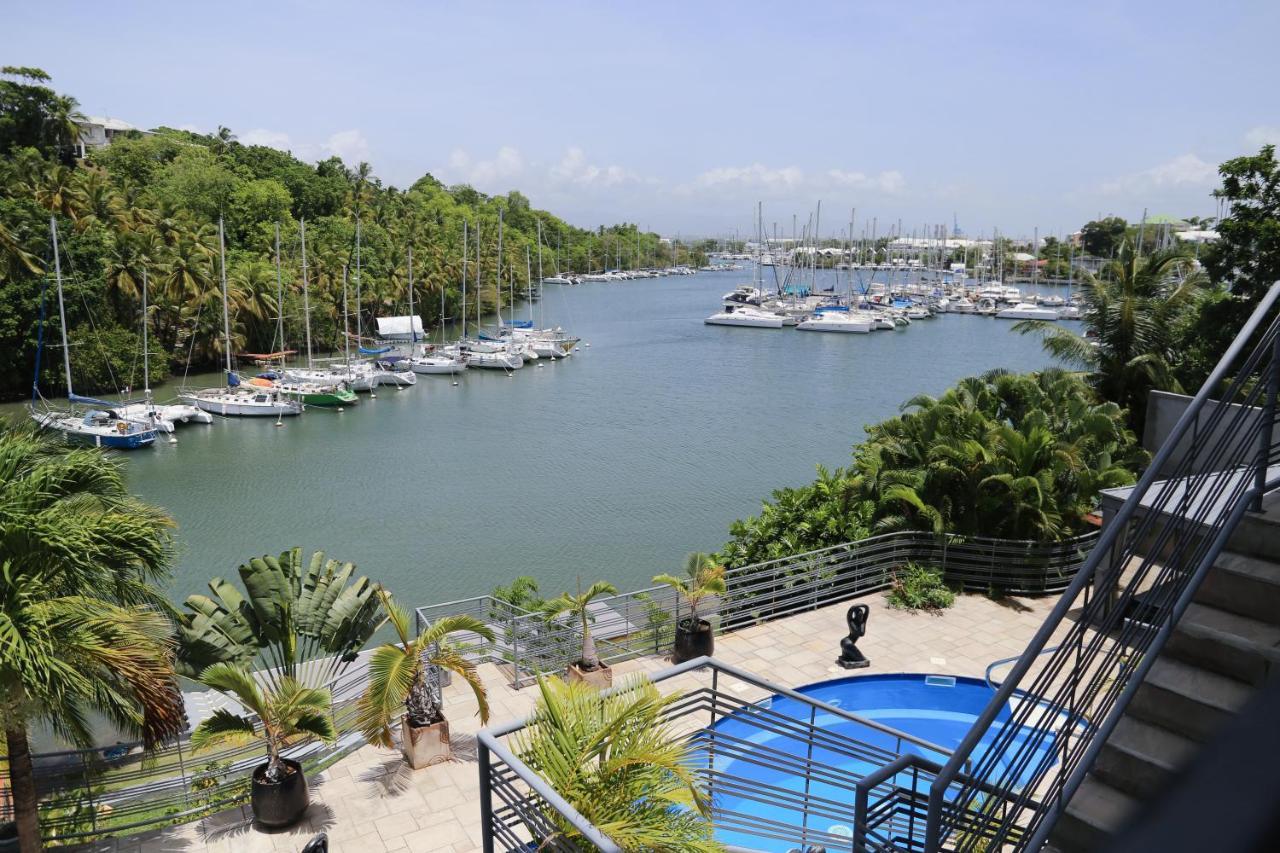 Evasion, Piscine Jacuzzi Et Ponton Prive
