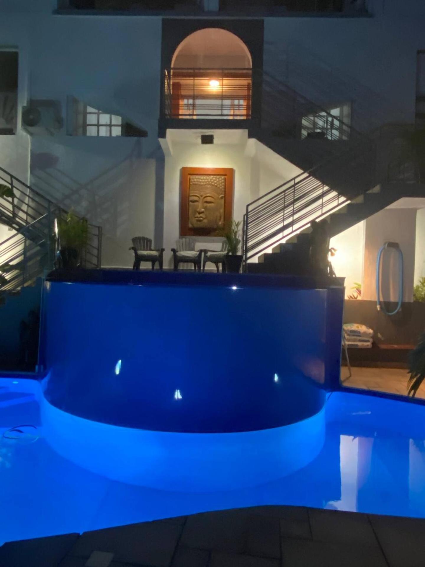 Evasion, Piscine Jacuzzi Et Ponton Prive Villa
